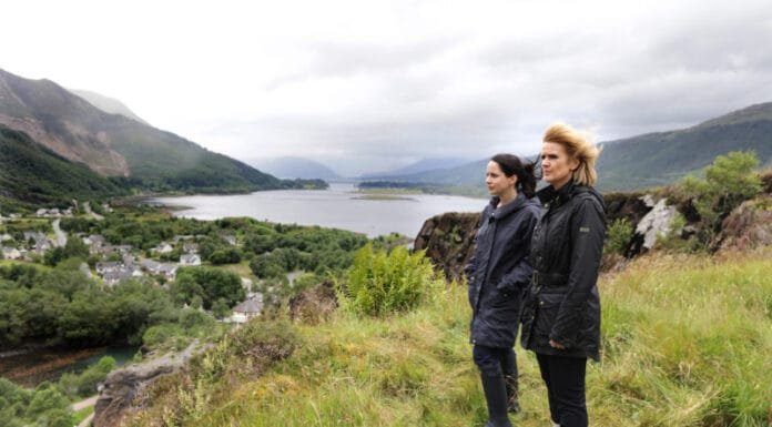 Location Scotland: Interview with Tim Haines Produced by Tim Haines Loch Ness on Acorn TV_Laura Fraser as Annie Redford, Siobhan Finneran as DCI Lauren Quigley_EPISODE1_15