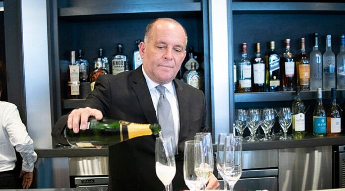 Insider’s Look: Delta Sky Club at DCA Delta Sky Club at DCA Bar