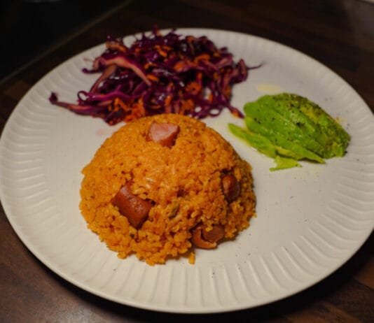 How to Make Arroz con Salchichas
