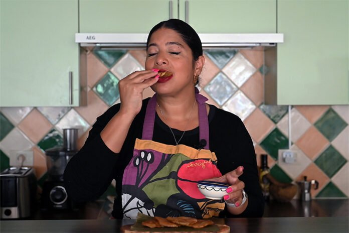 eating tostones de pana