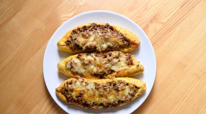 How to Make Canoas de Plátano (Stuffed Ripe Plantains) canoas de platano stuffed ripe plantains
