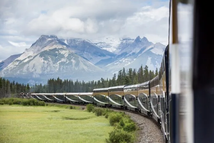 RM_FPW_Train_7_NH_2016 The Rocky Mountaineer