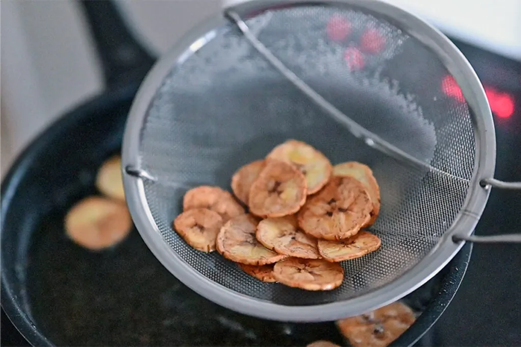 frying plantain chips